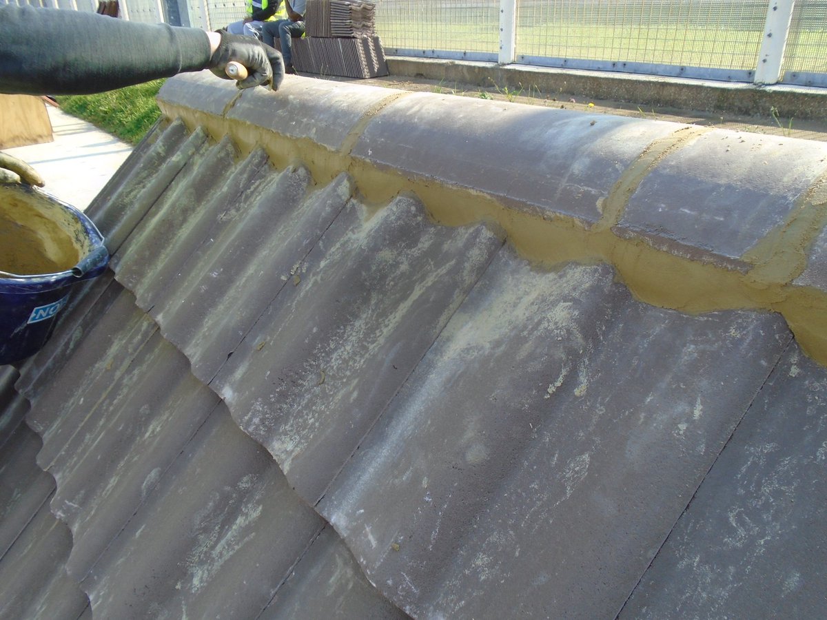 AcademyGla's tweet photo. From fixing over fascia vent to pointing the end ridge and everything in between, roof training at The Mount.
#HMPTheMount #GLA #training  #learning #newskills https://t.co/cAhfxA32tp