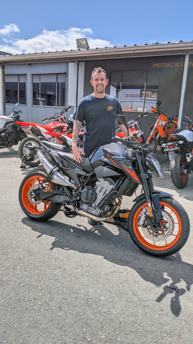 Crimsonpig24's tweet photo. 3yrs without one. Never owned a new one, and never had one with a digital display! (Yes I look fooked due to a busy work week) Feel VERY fortunate. #KTM790 https://t.co/Z7w7SFCa7L