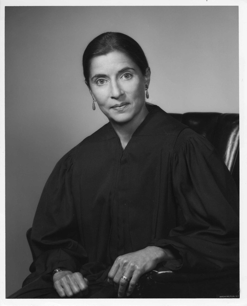 “Women belong in all places where decisions are being made.”
Guten Morgen mit Ruth Bader Ginsburg, die von 1993-2020 Beisitzende Richterin am Supreme Court der Vereinigten Staaten war. Dort wurde sie dem „linken“ Flügel zugerechnet.
15. März 1933 -18. September 2020