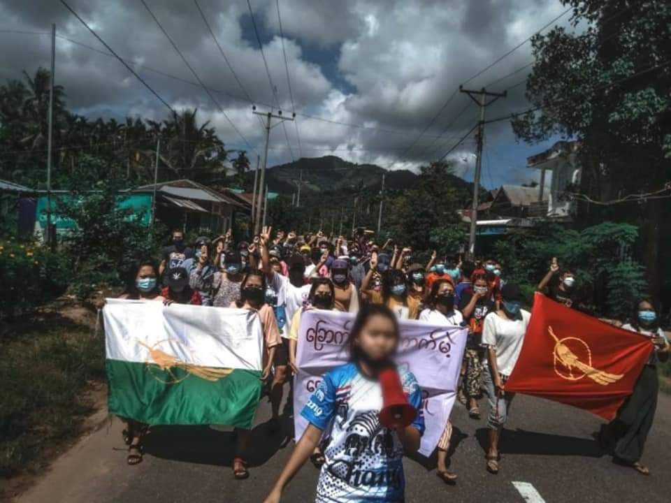 MadGenius (@myathtutkhant1) on Twitter photo The protest march against Military Coup in #Longlone Tsp. Brutal Oppressions of Junta can't these brave civilians'strong spirit for Democracy.
#WarCrimesOfJunta
#Sep18Coup
#WhatsHappeningInMyanmar The protest march against Military Coup in #Longlone Tsp. Brutal Oppressions of Junta can't these brave civilians'strong spirit for Democracy.
#WarCrimesOfJunta
#Sep18Coup
#WhatsHappeningInMyanmar