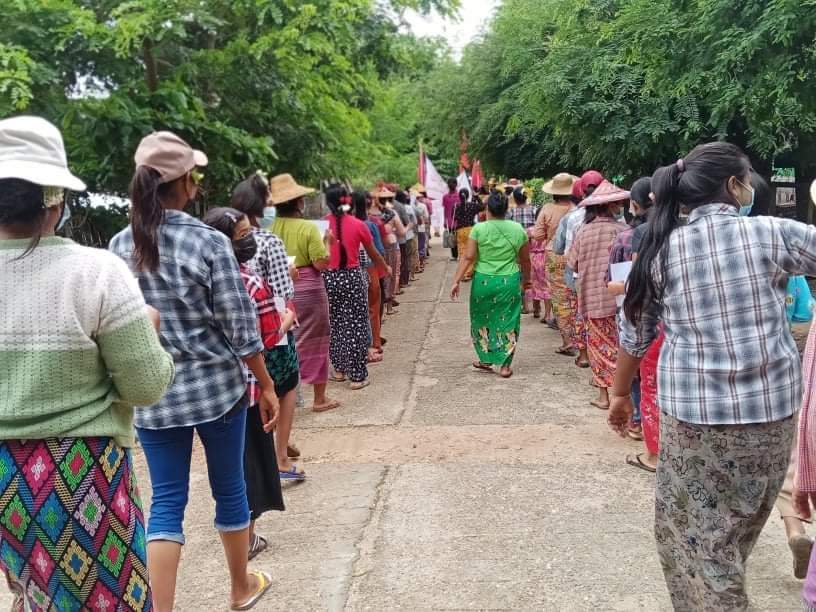 MadGenius (@myathtutkhant1) on Twitter photo Residents in #Letpadaungtaung area of #Salingyi Tsp marched peacefully protested against the terrorist dictatorship proving that "WE Won't Kneel Down Under Military's Boots''.
#WarCrimesOfJunta
#Sep18Coup 
#WhatsHappeningInMyanmar Residents in #Letpadaungtaung area of #Salingyi Tsp marched peacefully protested against the terrorist dictatorship proving that "WE Won't Kneel Down Under Military's Boots''.
#WarCrimesOfJunta
#Sep18Coup 
#WhatsHappeningInMyanmar
