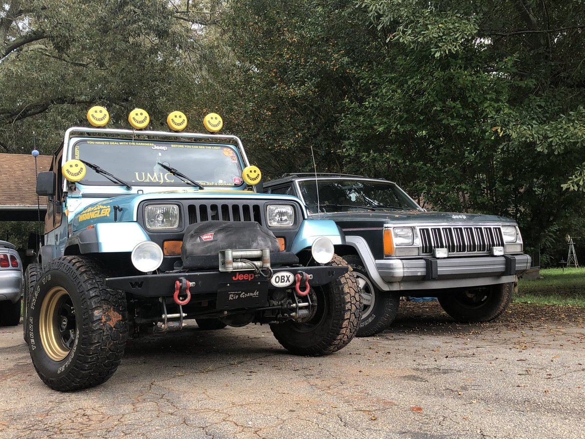 Joshua_mustang's tweet photo. 2 jeeps are better than one , #jeep #jeepxj #jeepwrangler #wrangler #yj #1990s #highmilage https://t.co/nAsBObmCru