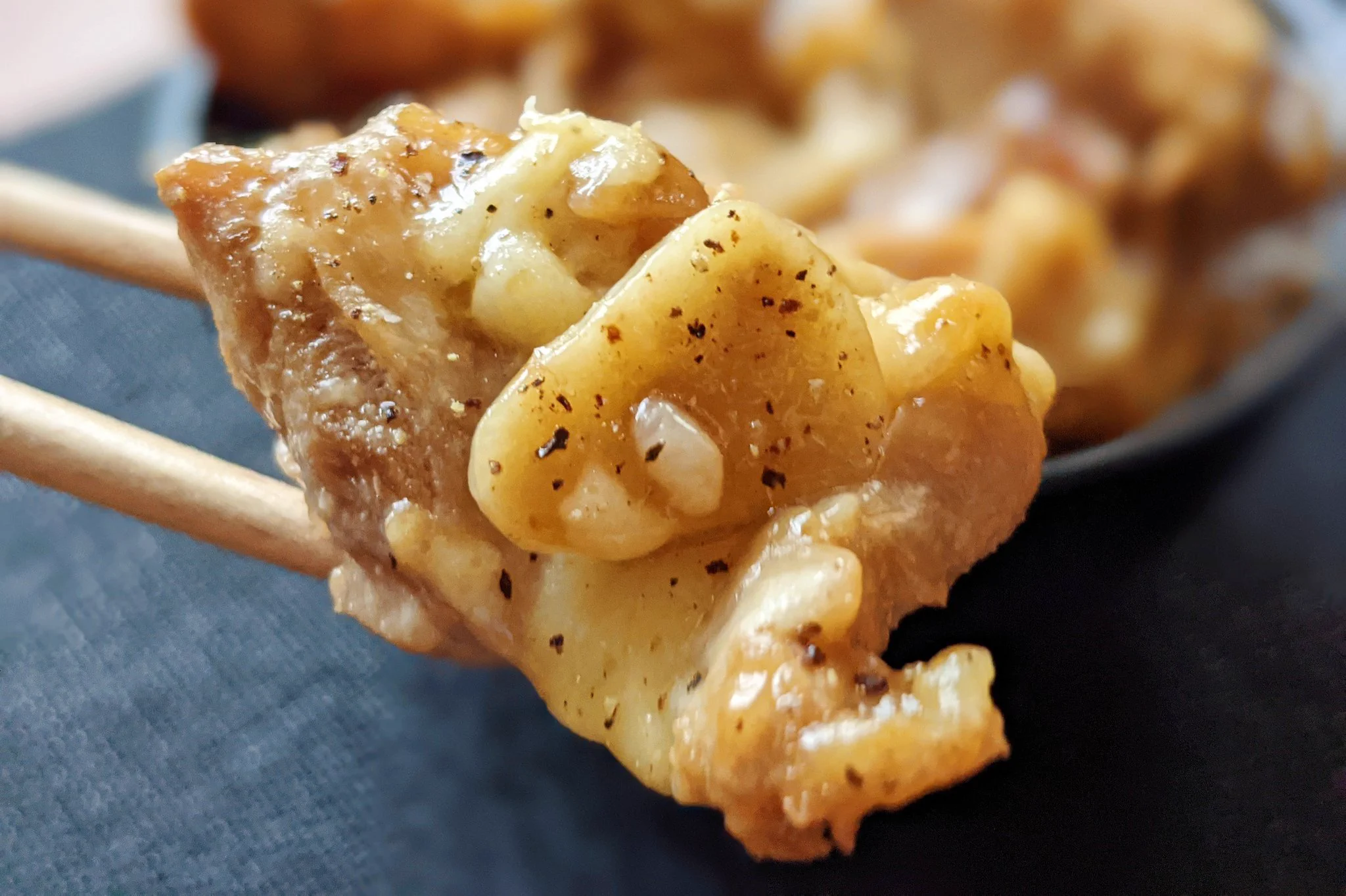 がっつり食べたい気分のときにぴったりそう！鶏肉を使った美味しそうな丼ものレシピ！