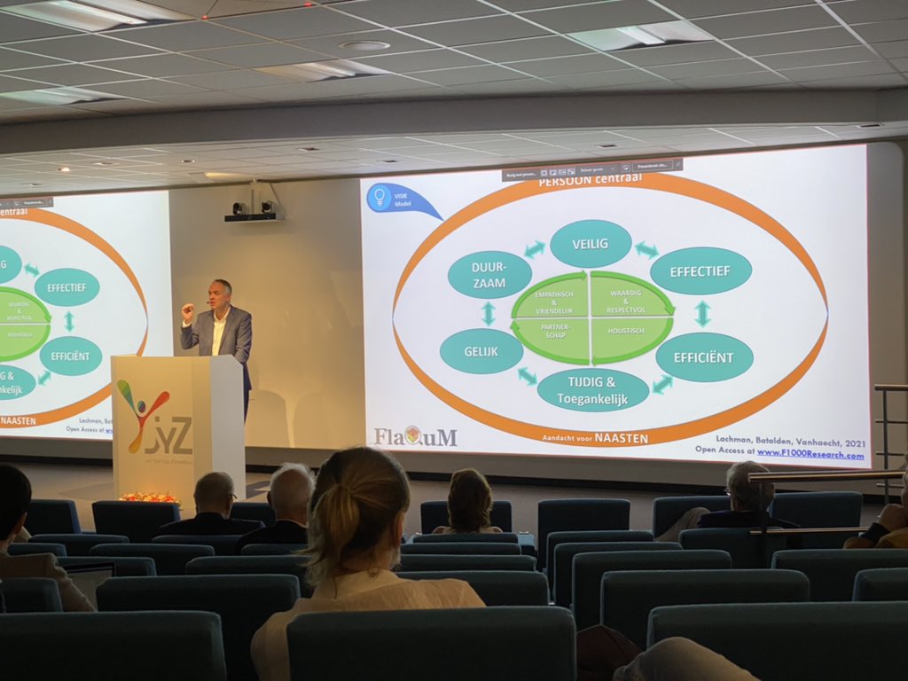 az_delta's tweet photo. Basiswaarden voor goede zorg: empathie, respect, partnerschap en holistisch. @krisvanhaecht #flaqum symposium kwaliteit #TRIaz @az_delta @jyz_ieper https://t.co/GaaVQ8BhV0