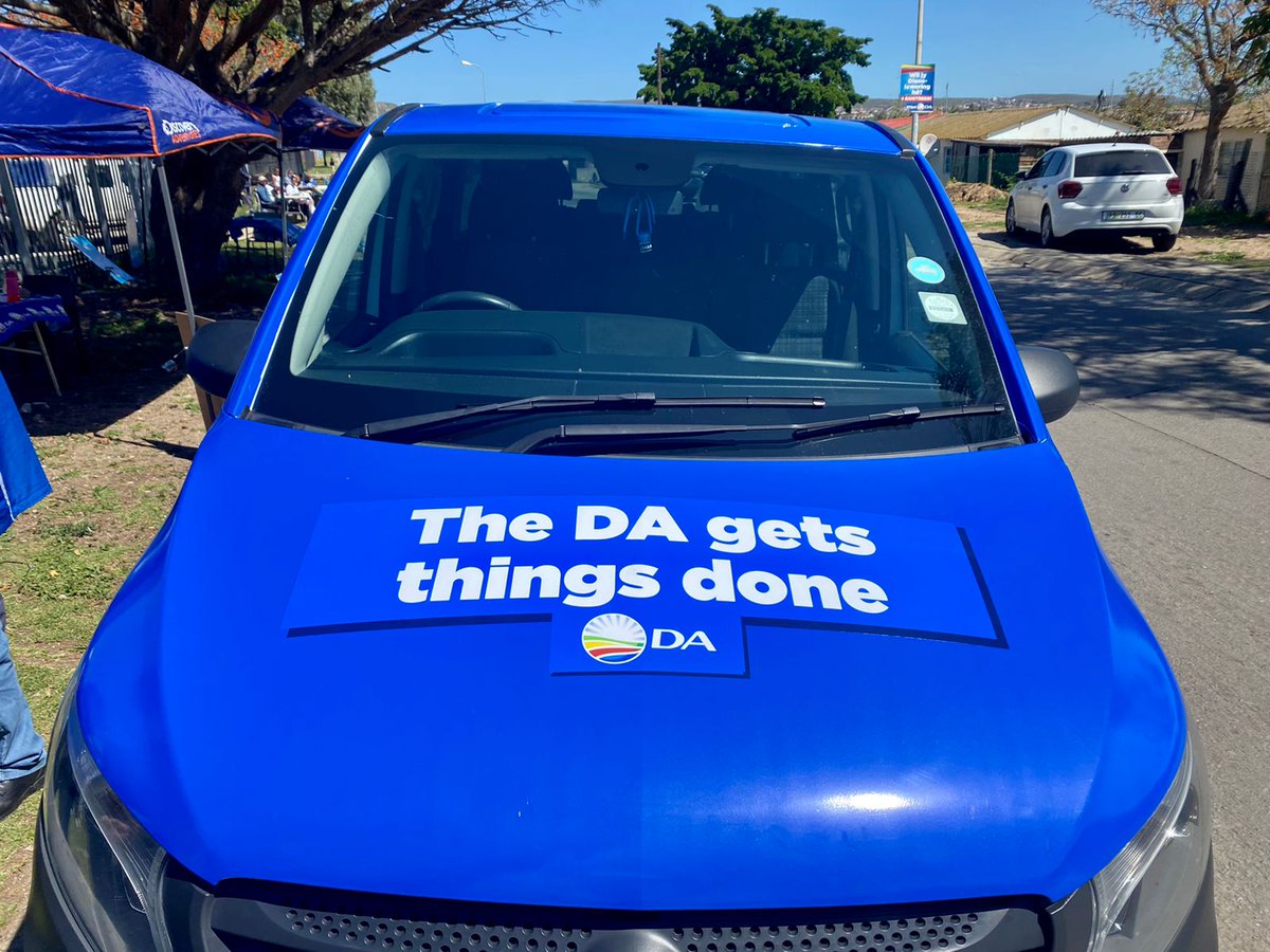 DA National Spokesperson, <a href="/Siviwe_G/">Siviwe Gwarube</a>, DA EC Deputy Provincial Leader, <a href="/StevensonBobby/">Bobby Stevenson</a>, PE Northern Areas Constituency Leader, <a href="/YusufCassim/">Yusuf Cassim</a>, and DA NMB Campaign Manager, Retief Odendaal, launching the DA's NMB Election Battle Bus at Wonderwonings in Arcadia 🇿🇦

#RegisterToVoteDA