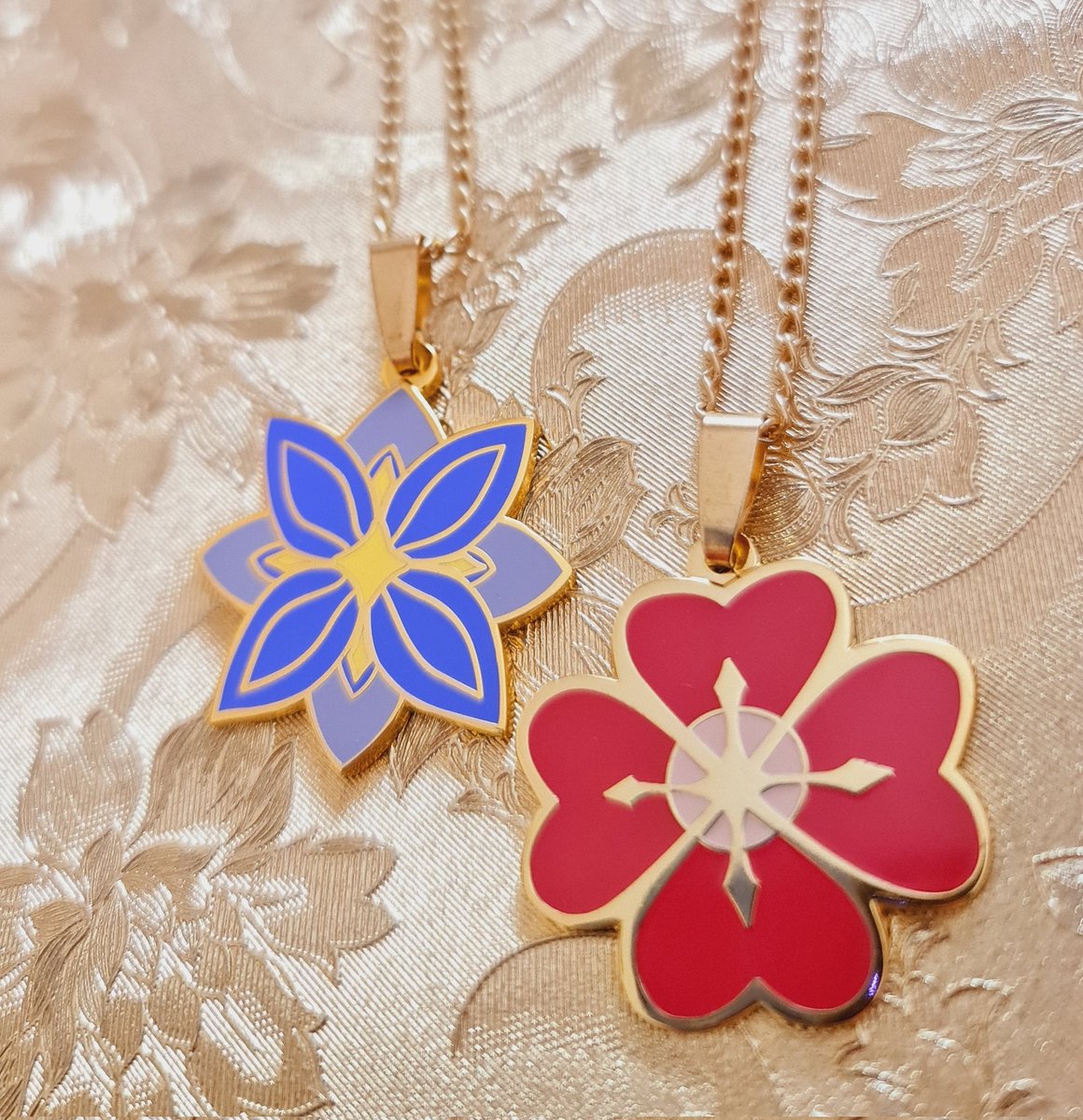 lilyakart's tweet photo. 🌟Genshin Impact Necklace🌟

⭐Design: Klee and Albedo 
⭐Stainless steel
⭐Available in my Etsy Store

🔻Please, check the link below🔻 #GenshinImpact #原神 https://t.co/1TvwHSSS5S