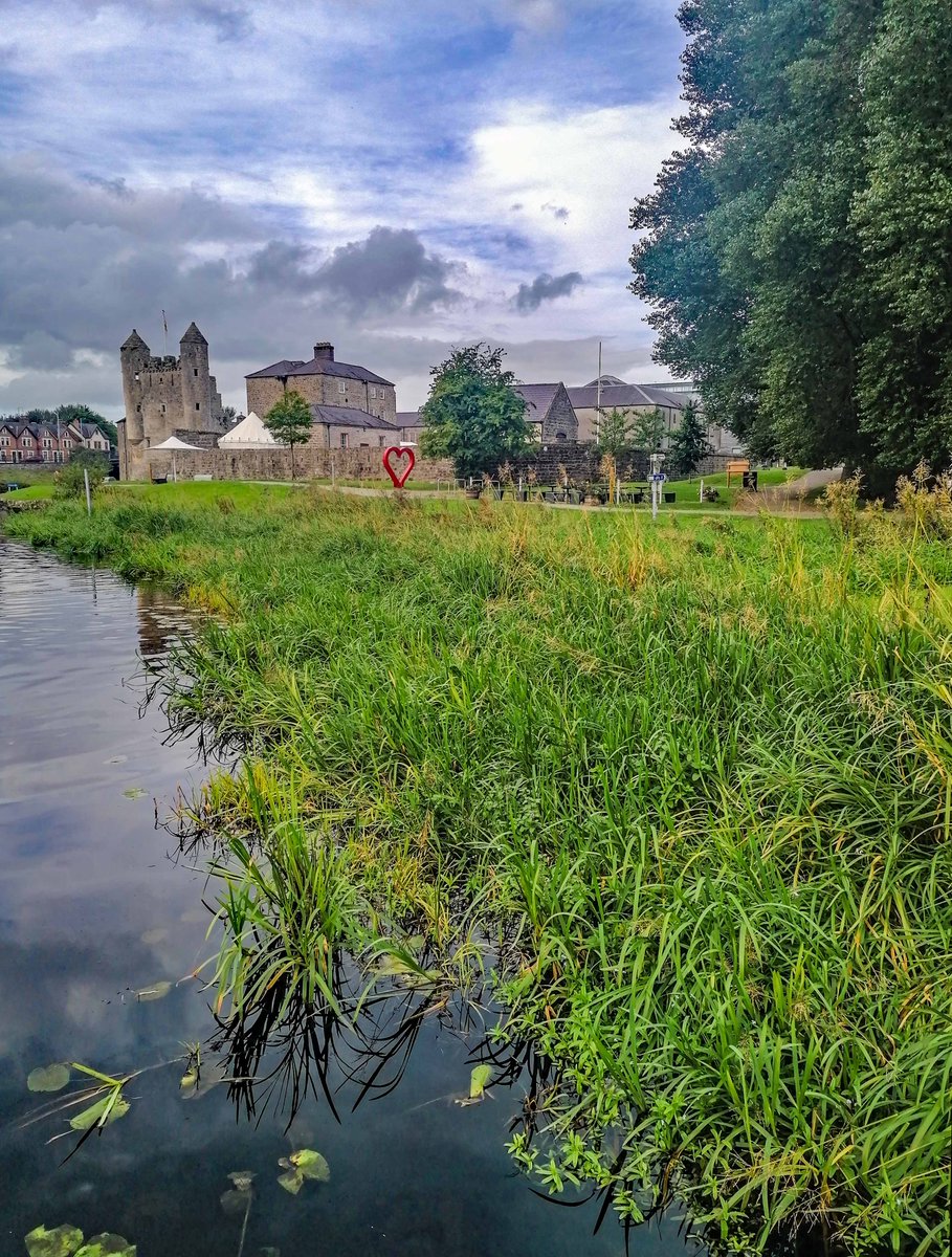 ECMFCM's tweet photo. Soft evening light, by Enniskillen Castle's shore.
Stay safe, folks.
#FermanaghCalmWater #EmbraceAGiantSpirit #FillYourHeartWithIreland #MyGiantAdventure #StormHour #FestErne https://t.co/eIc2IZnrGo