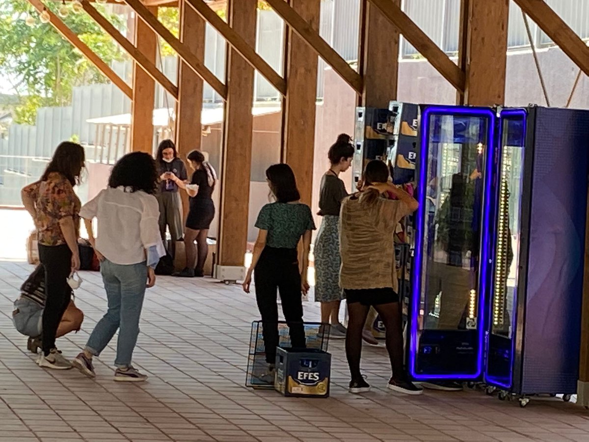 Neymiş İBB tesislerinde alkol satılıyormuş. Bu kadar karşıysanız; ne ülkeye sokun, ne vergi alın, ne de diyanetin lüks arabalarını o parayla karşılayın!