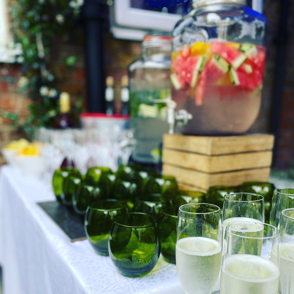 Simple, refreshing, celebrate. 

#reloadedfun #loadedwithstyle #loadedwithflavour #laodedwithfun #style #flavour #fun #drinks #bar #outsiderart #outdoorliving #champagne #water #green #greenglasses #weddings #events #functions #celebrations #birthdays