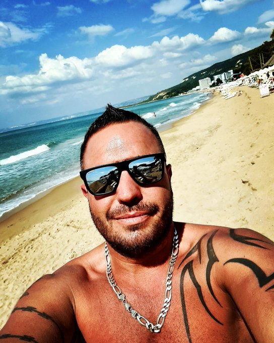 Greetings from the Beach🌴☀️😎   #bulgarien #varna #sommer2021 #beachboy #sonnenbrille #instaboy #selfietime<a href="/tag/bulgarien"class="tags">#bulgarien</a><a href="/tag/varna"class="tags">#varna</a><a href="/tag/selfietime"class="tags"><span>#selfietime</span></a><a href="/tag/beachboy"class="tags"><span>#beachboy</span></a><a href="/tag/strand"class="tags"><span>#strand</span></a><a href="/tag/sonnenbrille"class="tags"><span>#sonnenbrille</span></a><a href="/tag/instaboy"class="tags"><span>#instaboy</span></a>