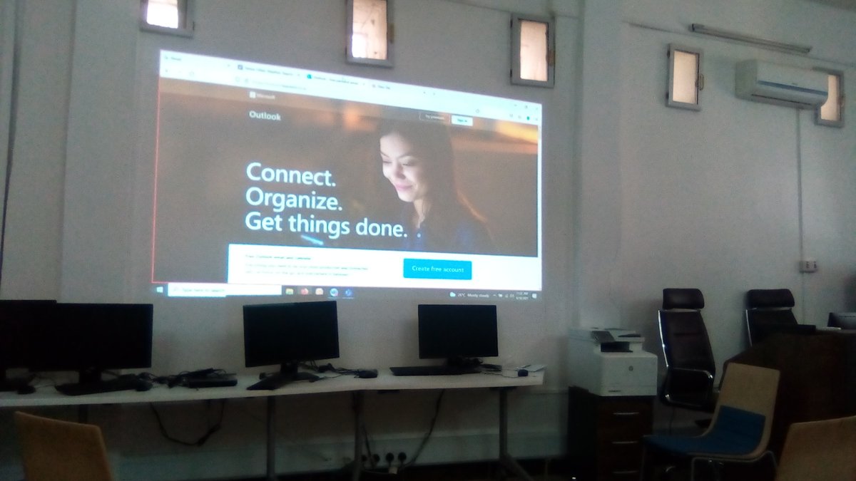 sfoundationtz's tweet photo. #Day_Three
TOPIC: NETWORK & INTERNET
DESCRIPTION: Teachers learned about computer network and the Internet
Location: #American_Space_Pemba & Virtual (Online)
"#eLearning_for_primary_and_secondary_school_Phase_two" project.
#PET_Cluster_Initiative
#MicrosoftTeams https://t.co/2IKPN8eQGv