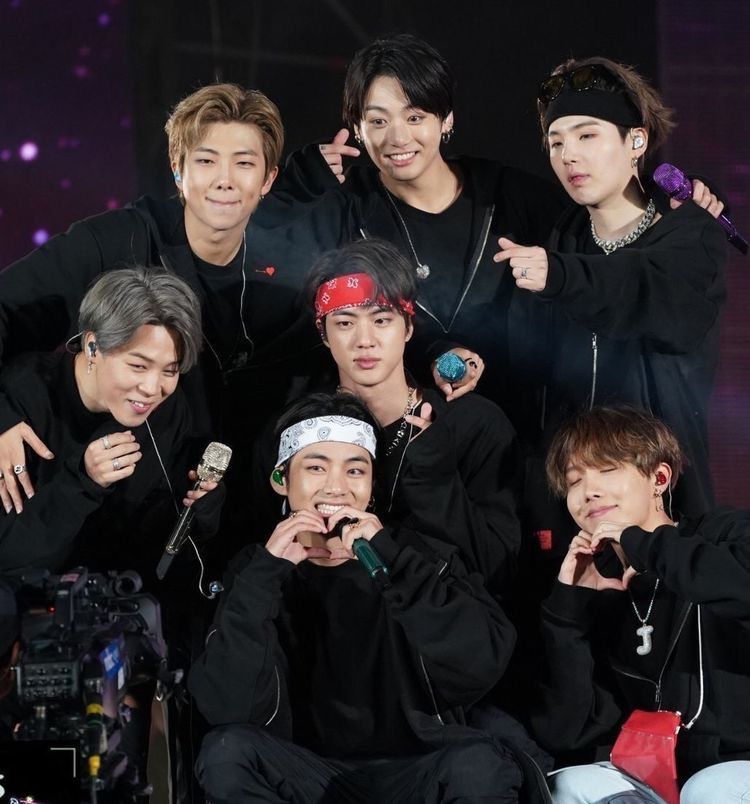 o_mni_potent's tweet photo. Have a safe flight...... Our universe🌌🌌🌌🌌
💜💜💜💜💜💜💜
🥺🥺🥺🥺🥺🥺🥺
🐨🐹🐱🐿🐥🐻🐰 https://t.co/OvsjGLz0Hm