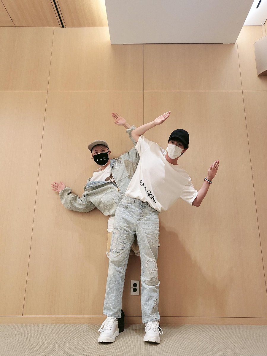 พี่จินมาวว.ฮื่อออน่ารักกก
แจกเงิน 5 บาท 4 คน รีไปเลยย
#SEOKJIN