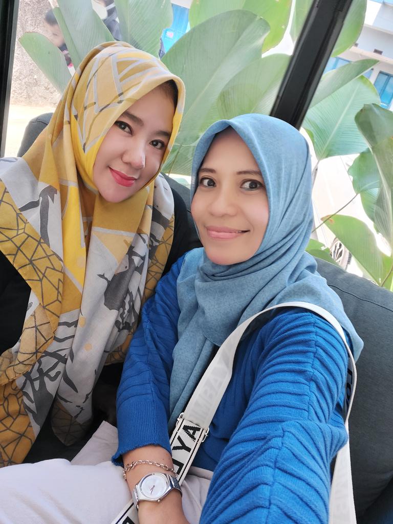 gmysuny's tweet photo. Udah siaaap jd bu lurah....🤣🤣  @dewiindah1 tolong siapkan ketring nya 🤣🤣🤣  #virusHong #tersuhuuu2dahkitaaaa🤣 https://t.co/XGTyVZp4fx