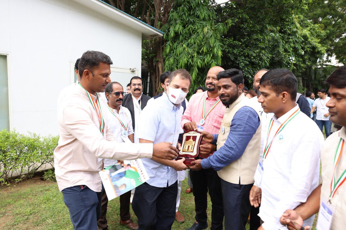 brnaidu1978's tweet photo. @INCKarnataka Social Media team with @RahulGandhi ji at the national executive meet

AICC leaders @rssurjewala @PChidambaram_IN @Pawankhera @ShashiTharoor 
@SupriyaShrinate Shared suggestions on how to strengthen social media up coming days. Thnk u  @rohanrgupta ji @HasibaAmin Ji https://t.co/Oj1BJn5AyB