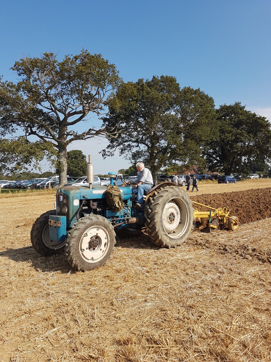 Ploughing on! At 150th anniversary West Grinstead ploughing match today  #PartridgeGreen <a href="/BBCSussex/">BBC Sussex</a> <a href="/MarkCarterMC/">Mark Carter</a>