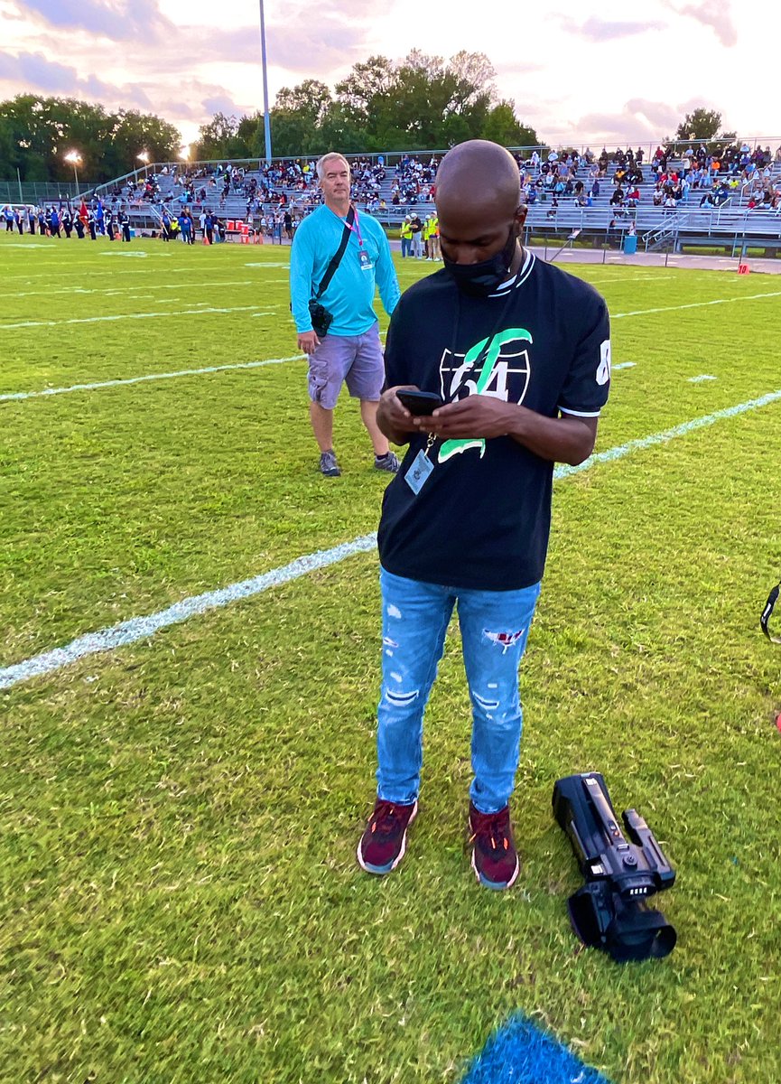 I see you @JayHawkins_2 hard at work!! You even took a hit on the sidelines last night, never dropped the camera and didn’t miss a beat!! #I64Sports