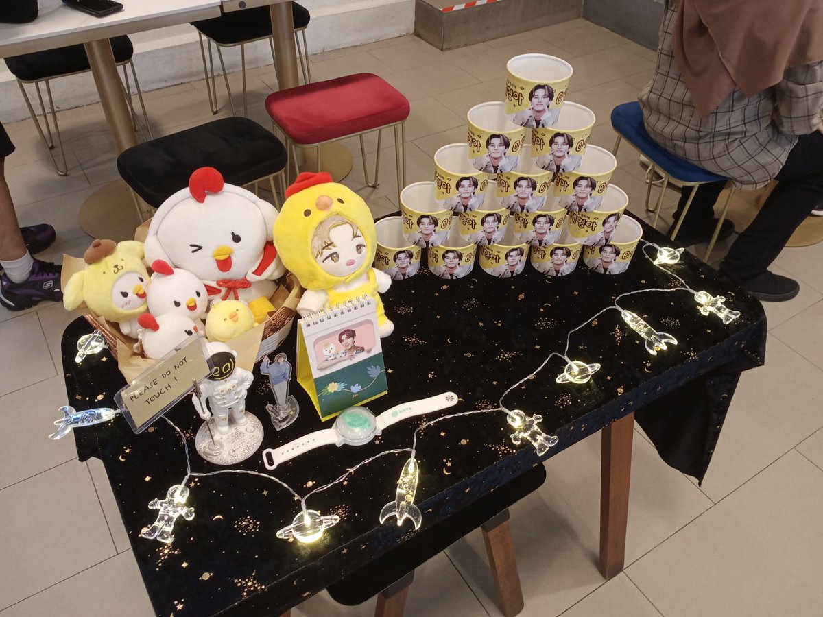 jeongwoopil_'s tweet photo. honestly , im glad to be able to go to the fancafe ! 😭✨
[ #tojae_withlove
#제형_있으니까_Im_Okay ]
@tojaewithlove https://t.co/WLZKeD1WVc