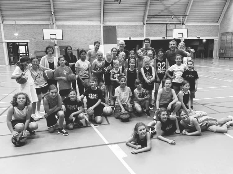 Dit was FUN! Training geven aan +30 🏀 meisjes en coaches helpen om beter te worden. Bedankt voor de uitnodiging Ronny Seghers. #bluestarsbrugge #fundamentals #skills #teaching