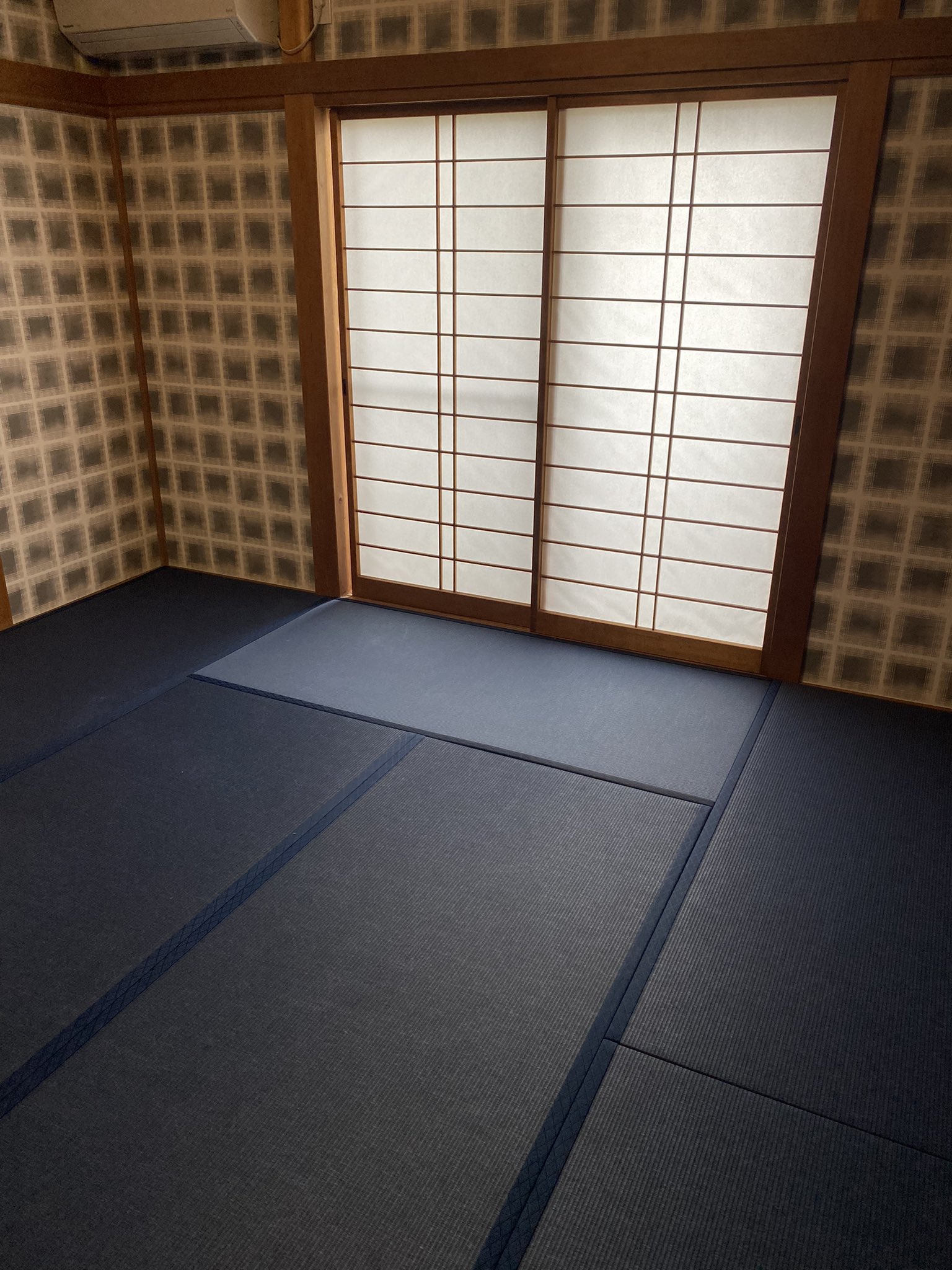 鈴木 誠 誠不動産 青い畳 四角柄の壁紙 鬼滅の刃の太鼓の鬼の話に 出てきそう T Co G2ew5d3aq9 Twitter