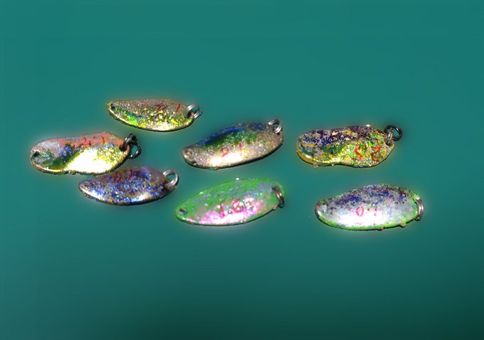 わたくし思ったのです…今年はハゼスプーン要素の薄いことに…

まあ、岸ぎわにワシャワシャいる時青潮入って使えなかったんだけどさ

で、現在すこし沖目に出てることも踏まえ
使ってない1.1gから2.5gのスプーンを
デーハーギラギラ君にして殉職させる事に…

ルアーって引っ掛けにいくと釣れるよね 