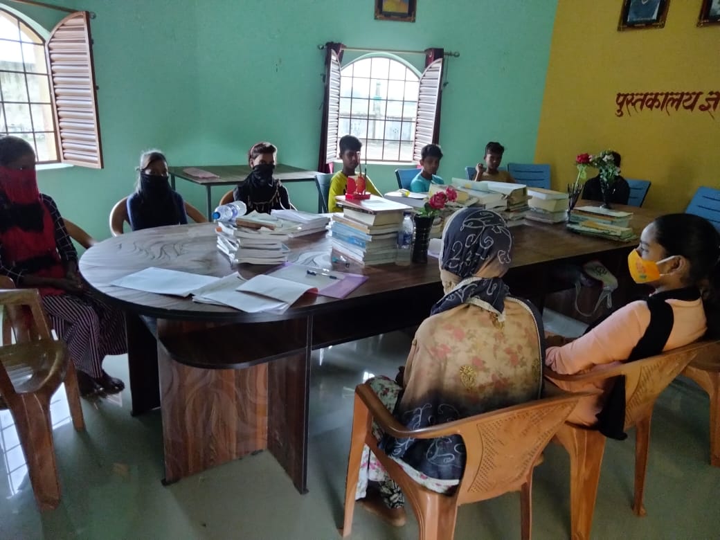 dcjamtara's tweet photo. Children having their Guidance Classes at the Libraries 
#Jamtara https://t.co/x4utJ3sKDo