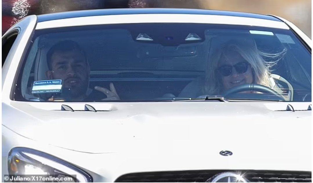 BSSpainMedia's tweet photo. ¡NOVEDAD! 💥

Britney ha sido vista el día de ayer junto a su prometido Sam dando un paseo 🥰 https://t.co/jdLhcD40j4