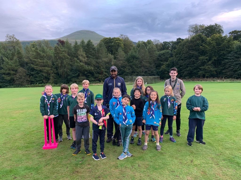 FCC1860's tweet photo. 8th Fife - #Strathkinness Cubs visiting Scroggie as part of their world tour.  This week was Sri Lanka and they spent an hour with Harsha having an intro to cricket and asking Harsha questions about his homeland. 

@ScoutsScotland @UKScouting @scouts 

#FCCFamily #Carefree 💙💛 https://t.co/IjPKbWMym0
