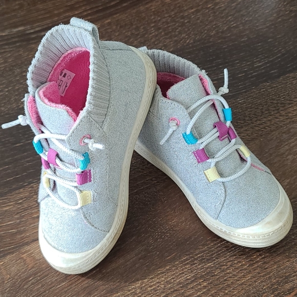 GoFishPond's tweet image. So good I had to share! Check out all the items I'm loving on @Poshmarkapp #poshmark #fashion #style #shopmycloset #keds #disney #michaelsimon: posh.mk/I1KdUU87Djb