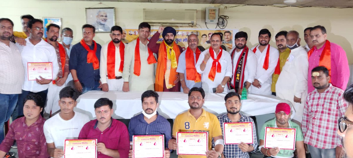 पीएम <a href="/narendramodi/">Narendra Modi</a> जी के जन्मदिवस पे   आज जिला अलीगढ़ महानगर में <a href="/BJYM/">BJYM</a> द्वारा आयोजित रक्तदान शिविर में हिस्सा लिया जिसमें क्षेत्रीय अध्य्क्ष @gautam09manish जी,क्षेत्रीय उपाध्यक्ष <a href="/nikhilbjpyouth/">Nikhil Maheshwari (Modi Ka Parivar)</a> जी,MLA संजीव जी,अनिल जी रहे।कार्यक्रम का आयोजन जिला अध्य्क्ष अमन गुप्ता जी ने किया
