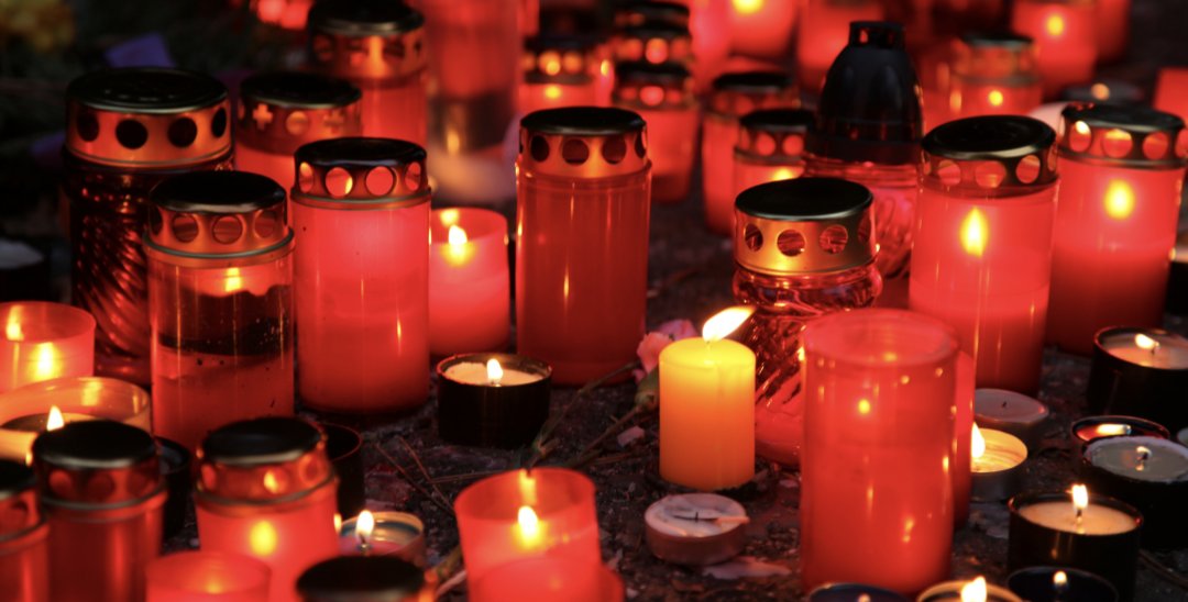 ffffffff8129ecf's tweet photo. @domm_favors_irc Was shocked at first. Looked like candles on a cemetery 🪦🤣 https://t.co/QDpmASUJty