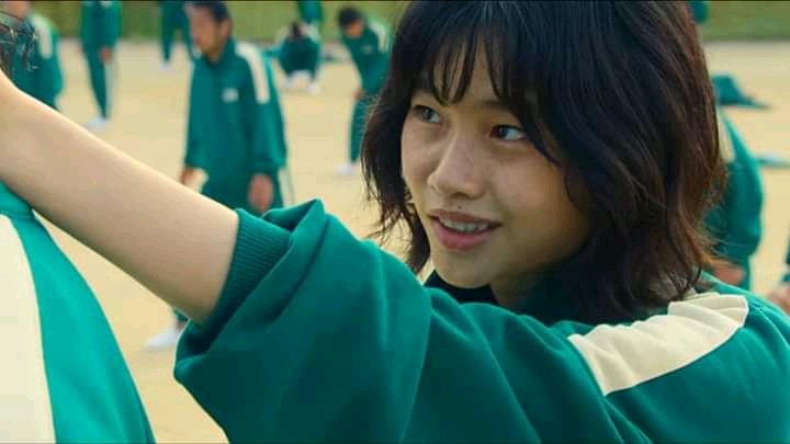 _luv4gguk_'s tweet photo. this girl from the Netflix series " Squid Game" really looks like Niki😍 https://t.co/K2VtToM2sW