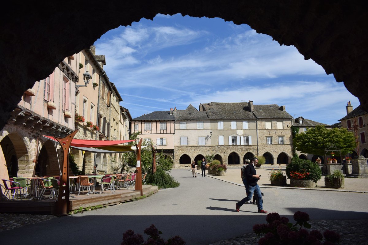 Balade_Sympa's tweet photo. 👉 Sauveterre de Rouergue, dans l'Aveyron, est à découvrir 🏃‍♂️👍#BaladeSympa #Occitanie #aveyron #MagnifiqueFrance #BeautifulFrance #photographie #paysage #randonnée #nature #patrimoine https://t.co/g1c2abAhuG