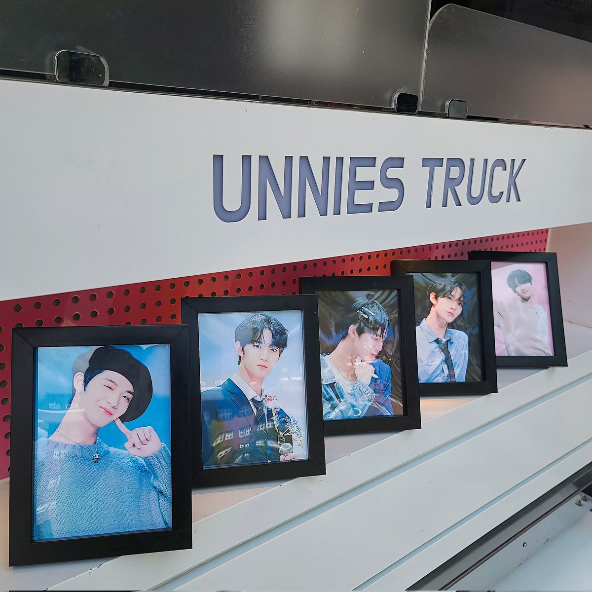 Iwish_b's tweet photo. 💙

@계정을 삭제하였습니다 배우님들과 스태프님들을 위해 커피차 서포트 진행하였습니다!
진영이 촬영 화이팅👍

#배진영 #신이준 #CIX https://t.co/T7lbDXy0Ho