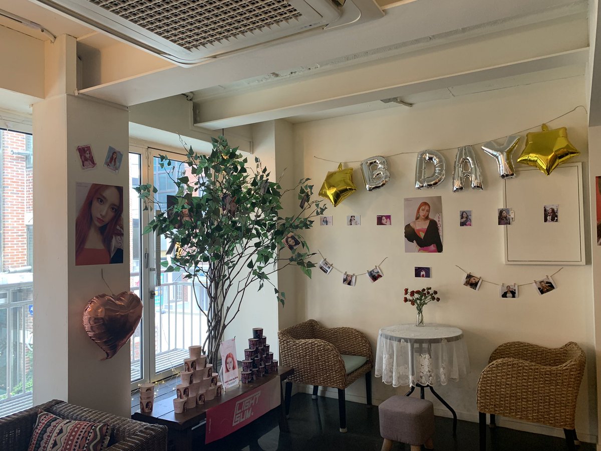 sumlover_0610's tweet photo. #초원아_스무살의_생일_쵸카해
#라잇썸 #LIGHTSUM #초원
정말 넘 넘 예쁜 초원이 생일 카페 주최해주셔서 감사합니다💕 
프듀 때부터 응원했던 초원아! 라잇썸 멤버로 데뷔 후 첫 생일 정말 축하하고 앞으로도 꽃길만 걷자! 라잇썸💕썸잇 오래보자 https://t.co/ltemwn8jvx