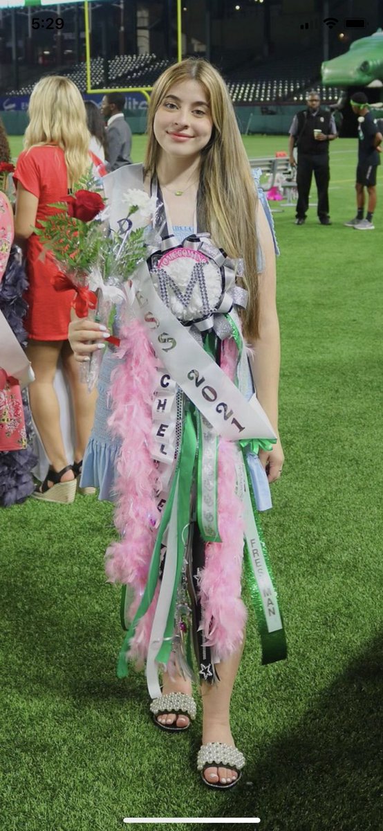 Congratulations Freshman A Setter/Hitter Michelle Carrillo!  2021 Homecoming Princess!    Getting the big win on 2 courts tonight!  Congrats! 💚🤍💚🤍