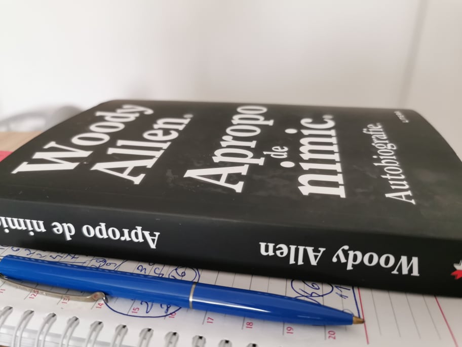 10Recenzii's tweet photo. Ati vrea sa cititi Autobiografia lui Woody Allen? Cartea este foarte buna! 🥰
https://t.co/evrLq8vhMH https://t.co/RARSWJWkTk
