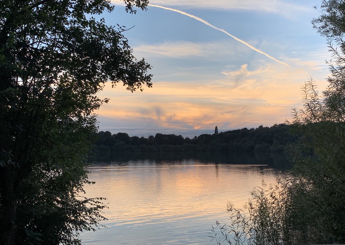 EmsyB12's tweet photo. Beautiful quiet evening ⁦@astbury_mere⁩ https://t.co/fpcMwAc3i3