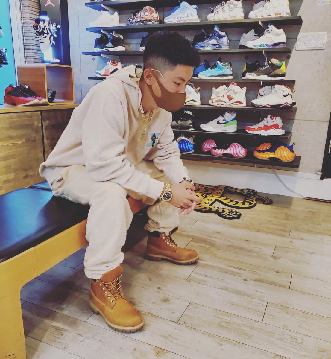 doek9's tweet photo. ゴリゴリb-boyのm-three君また来店頂きました。新作setup&amp;timberlandお買い上げ頂きました2日連続でバーバー💈ヘヤースタイル今来てる感じですね😁ファッションもカッコ良く決まりますね。また来店お待ちしておりますよ😁
https://t.co/nhjO5HCwnf
#doek #北海道スニーカーショップ  #shrugstyle https://t.co/2ryME4ncPg