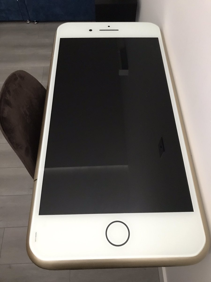 _archrach's tweet photo. Moved into a new apartment last night and was met with a creepy note and an iPhone for a desk https://t.co/40bk7WPcJK
