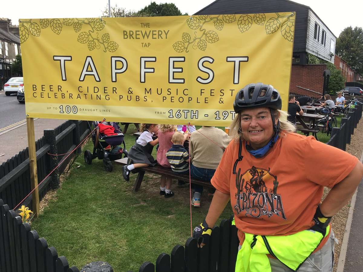 thebeercharmer's tweet photo. Great day yesterday- green hopping in the morning @thepeepsbrewery then a 20miler 🚴into the city for a few beers @FatCatTap with @Spinkybird @janehelgesen and AndrewE. #TapFest #goodfriends #goodbeer 🍻 https://t.co/a1Jo6L56VN