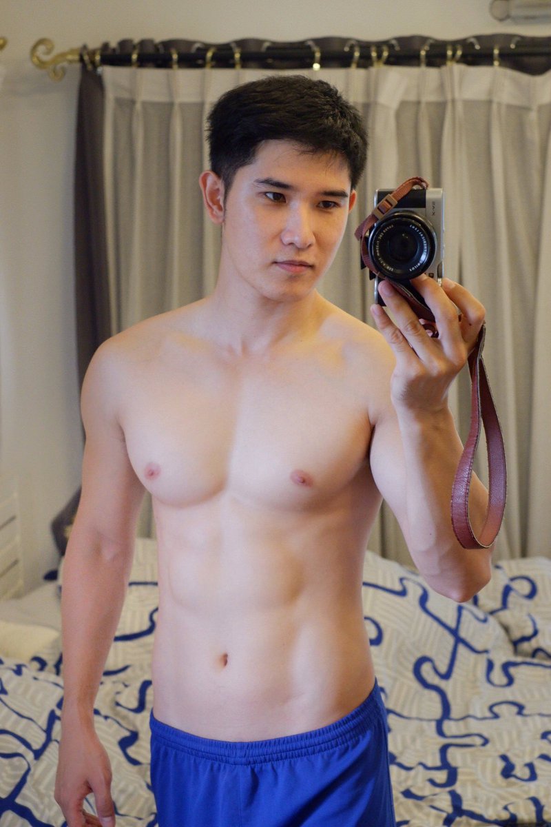 ว่าด้วยเรื่อง “ #การออกกำลังกาย “ 
ทุกสิ่งทุกอย่างอยู่ที่ “ ใจ “ ล้วนๆ ถ้าตั้งใจ มุ่งมั่น มันก็ทำได้ ออกตัวก่อนว่านี่เล่นแบบงูๆปลาๆมั่วๆ ความรู้เท่าหางอึ่ง แต่ลองด้วยตัวเอง ผิดพลาดหรือไม่ถูกต้องในส่วนไหน ขออภัยไว้ ณ ที่นี้ 
อันดับแรกเลยก่อนจะเริ่มบิ้วหุ่นคือ “ ตั้งเป้าหมาย “