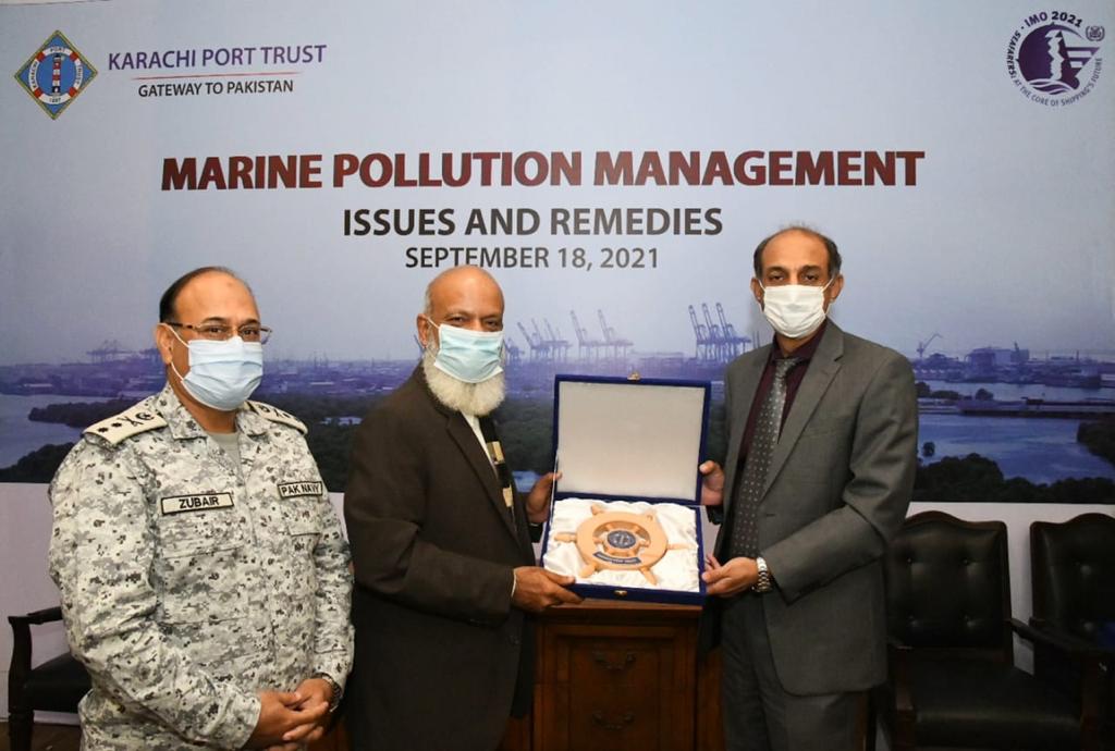 official_kpt's tweet photo. Chairman KPT accompanied by GM (Ops’) presenting momentos to speakers at the Webinar organised by Karachi Port Trust on the theme of Marine Pollution Management : Issues &amp; Remedies. https://t.co/dW8crMGt88