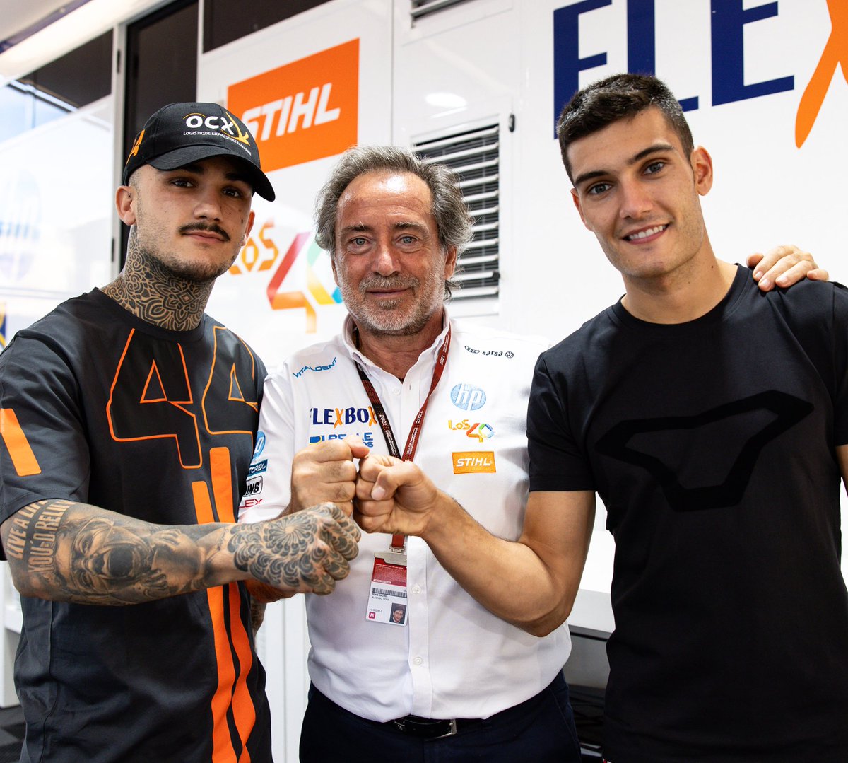 🤜🤛
THIS IS PONS RACING 2022 SQUAD.

#PonsRacing #Moto2 ⁦<a href="/MotoGP/">MotoGP™🏁</a>⁩ ⁦@aroncanet44⁩ ⁦<a href="/Jorge_Navarro9/">Jorge Navarro</a>⁩