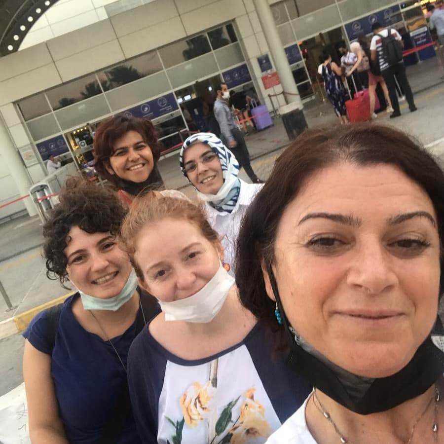 Dün Manavgat'ta son yüzyüze çalışmamızı tamamladık ve arkadaşlarımız evlerine döndü... Ellerine, yüreklerine, çabalarına sağlık. Güzel bir iş çıkardılar. Bizi ağırlayan ve birlikte uyumlu çalışmamızı sağlayan Manavgat SHM yönetici ve çalışanlarına çok teşekkür ederiz