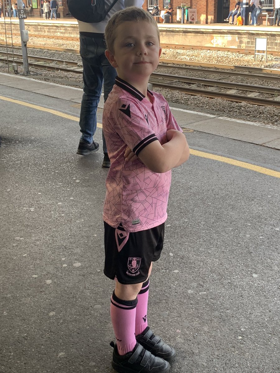 doogleberry11's tweet photo. Blunt fan singing we all hate Wednesday to my nephew…. His reply… “thanks for singing about us “ 😂😂#swfc https://t.co/UmMeaFZ2ZD