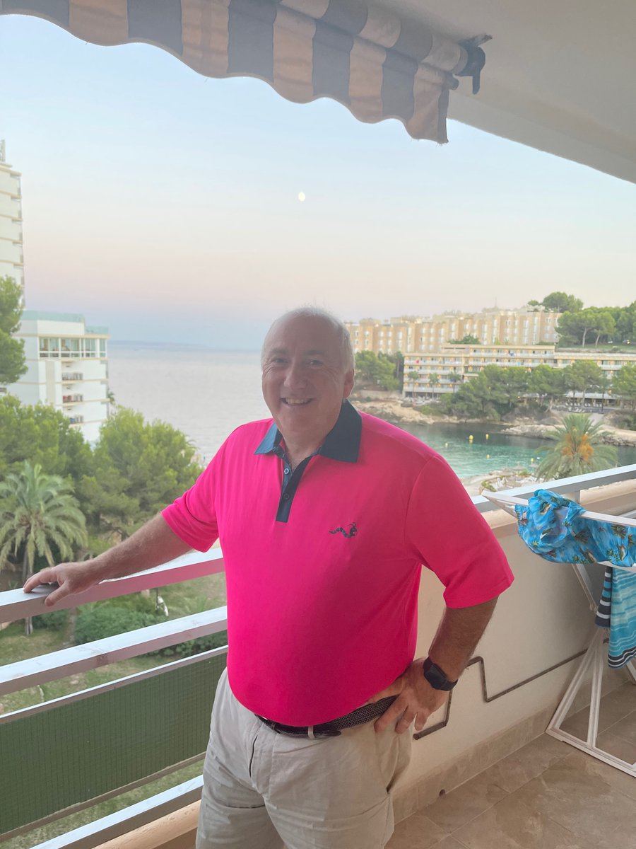 labouristic's tweet photo. @iamtomskinner Getting ready for the Bosh golf day Tom https://t.co/1iAPNzFsVE
