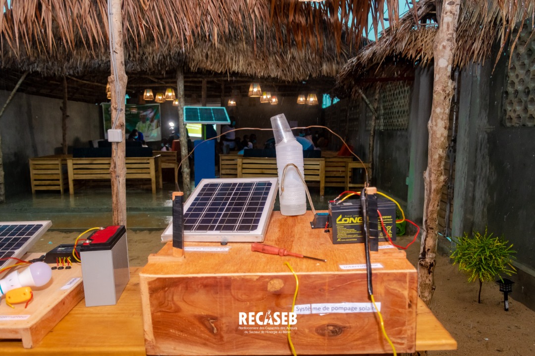 cenerb_ong's tweet photo. [ Tavivè 1ère édition ]
Le village vert, camp scientifique d’apprentissage et de divertissement a  rassemblé 05 jours durant des groupes de jeunes enfants autour des enjeux du changement climatique et des énergies renouvelables.
#RECASEB #UE #béningouv #EnergiesRenouvelables https://t.co/wjRin6okHq