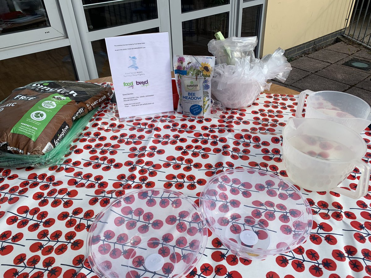 Cf3Gse's tweet photo. Make your own #seedbombs  today  and encourage #bees  into your garden for next years growing season #vegAdvocate supported by @goodfoodcardiff @foodsensewales @HopeStMellons #GoodFoodNeighbourhood https://t.co/Sm5f5m1Xrp