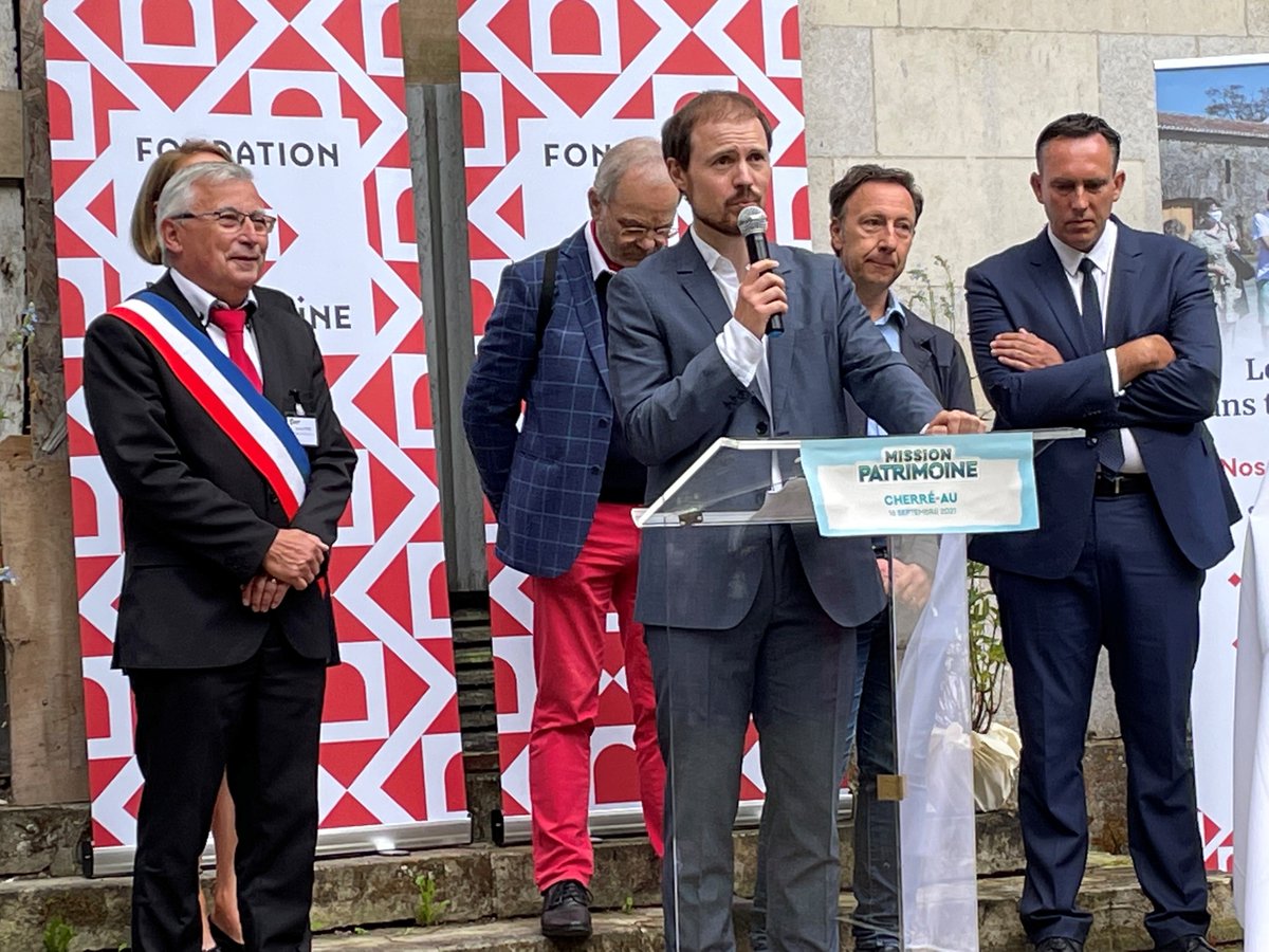 #JEP2021. Avec la <a href="/fond_patrimoine/">Fondation du patrimoine</a>, nous sommes très heureux de remettre un chèque de soutien de 290 000 € pour la restauration du Château du Haut-Buisson à Cherré-Au.
Continuons notre mobilisation pour la sauvegarde du #patrimoine avec les jeux #MissionPatrimoine !